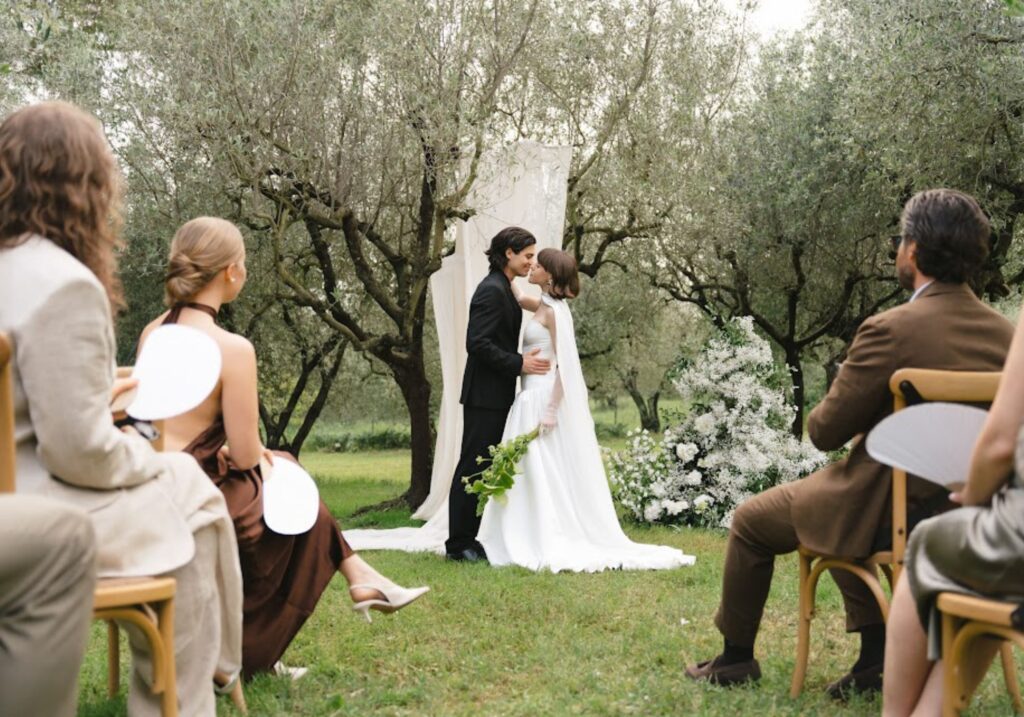 Imagem de casamento no campo. Foto: Pexels.