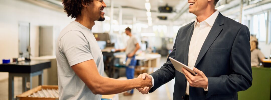 Canais de comunicação interna: como escolher os mais eficientes para a sua indústria